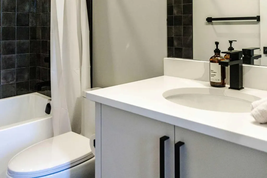 229 27 Avenue NW Calgary AB T2M 2H5