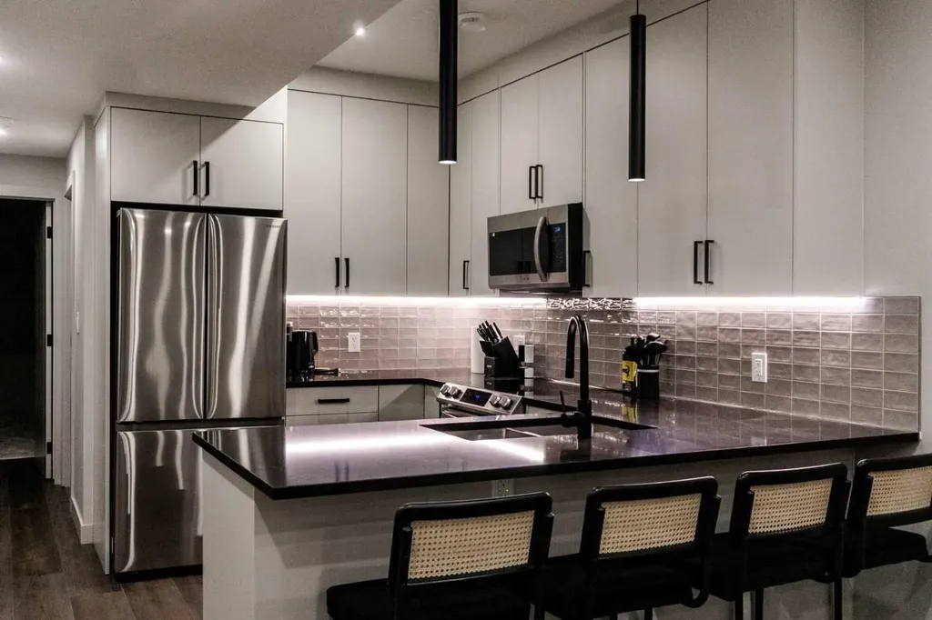 229 27 Avenue NW Calgary AB T2M 2H5