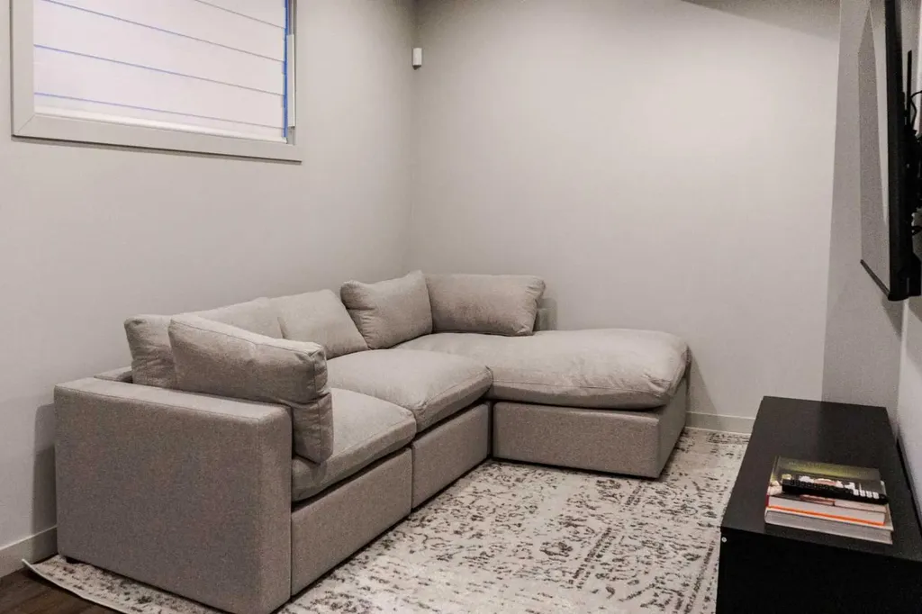 229 27 Avenue NW Calgary AB T2M 2H5