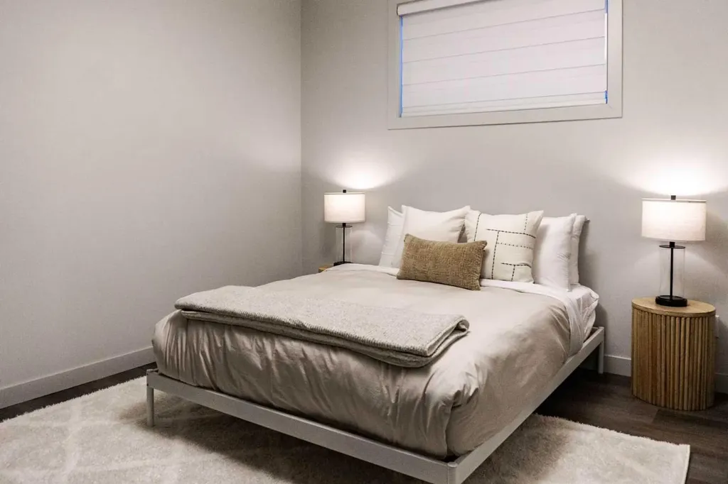 229 27 Avenue NW Calgary AB T2M 2H5