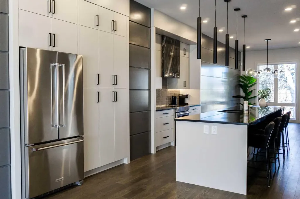 229 27 Avenue NW Calgary AB T2M 2H5