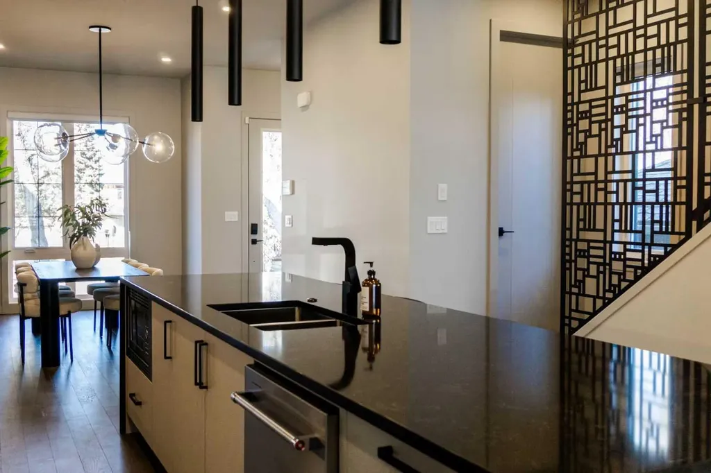 229 27 Avenue NW Calgary AB T2M 2H5