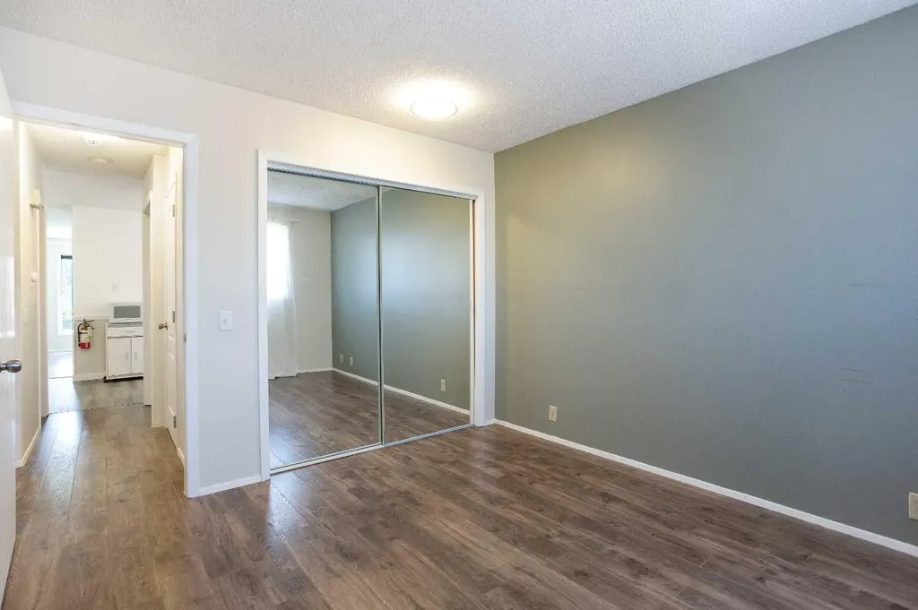 1144 Berkley Drive NW Calgary AB T3K 1E4