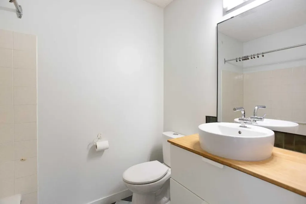 1144 Berkley Drive NW Calgary AB T3K 1E4