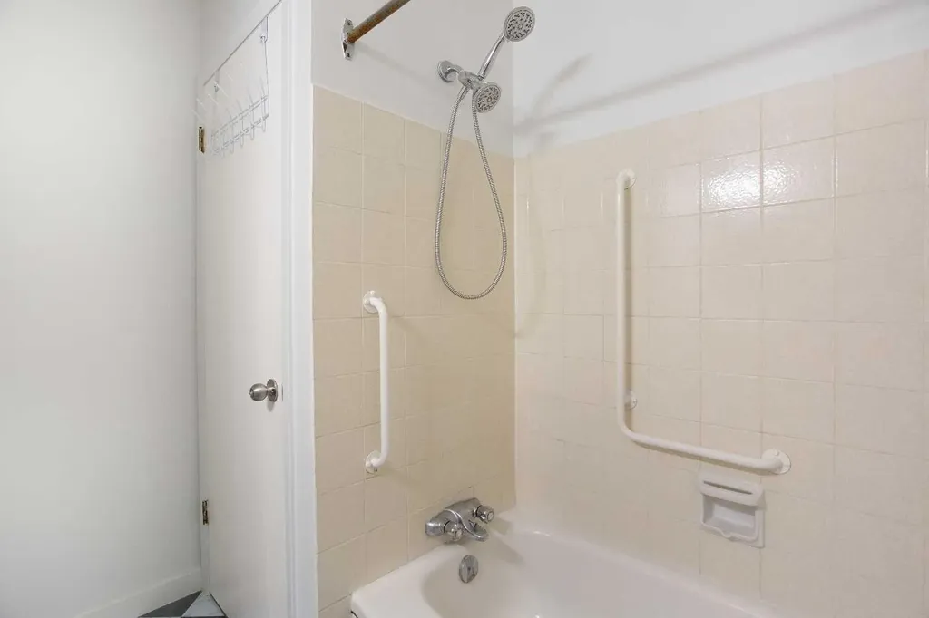 1144 Berkley Drive NW Calgary AB T3K 1E4
