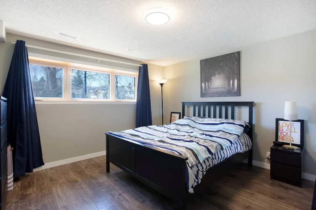 1144 Berkley Drive NW Calgary AB T3K 1E4