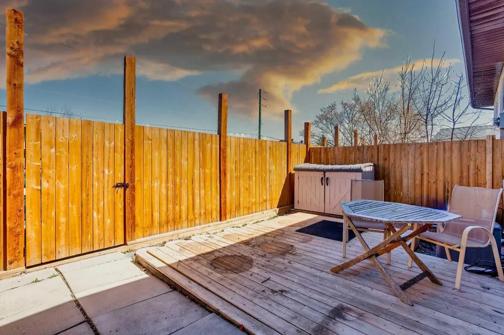 1144 Berkley Drive NW Calgary AB T3K 1E4