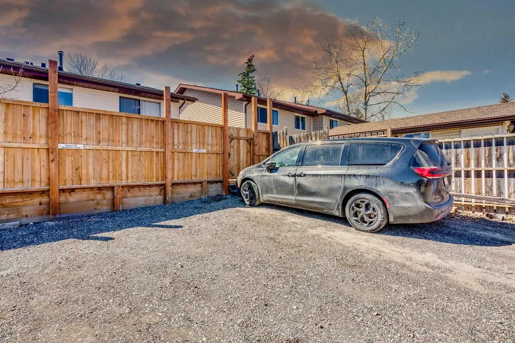 1144 Berkley Drive NW Calgary AB T3K 1E4