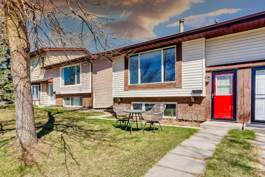 1144 Berkley Drive NW Calgary AB T3K 1E4