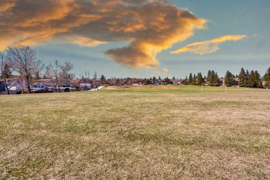 1144 Berkley Drive NW Calgary AB T3K 1E4
