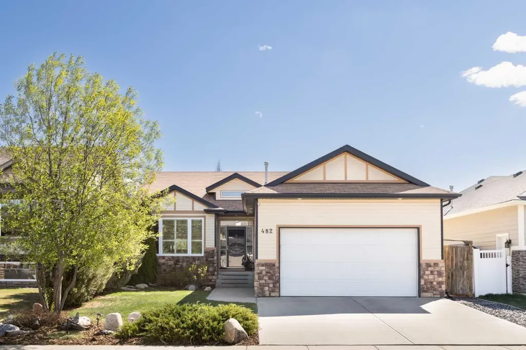 482 Wishart Street Red Deer AB T4N 7E9