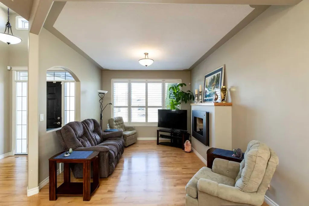 482 Wishart Street Red Deer AB T4N 7E9
