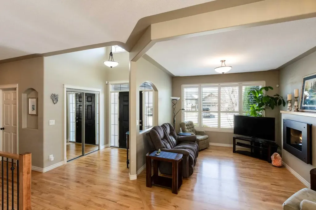 482 Wishart Street Red Deer AB T4N 7E9