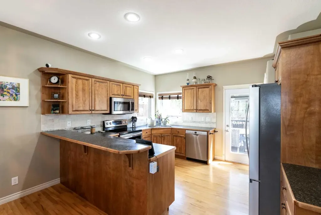 482 Wishart Street Red Deer AB T4N 7E9