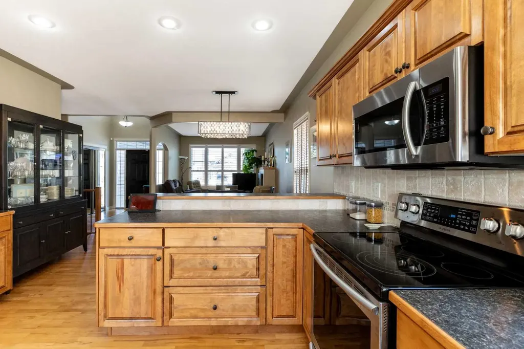482 Wishart Street Red Deer AB T4N 7E9