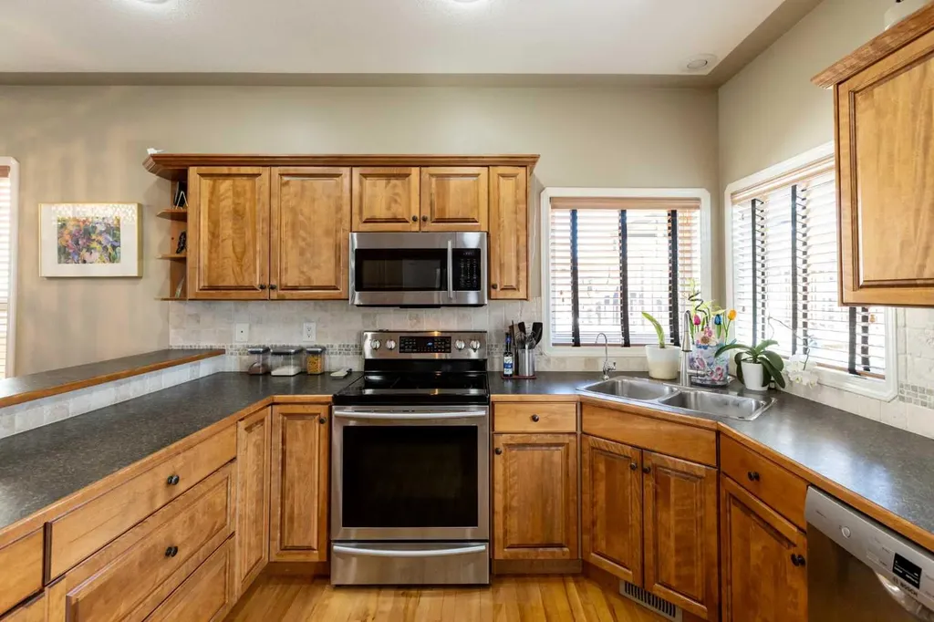 482 Wishart Street Red Deer AB T4N 7E9