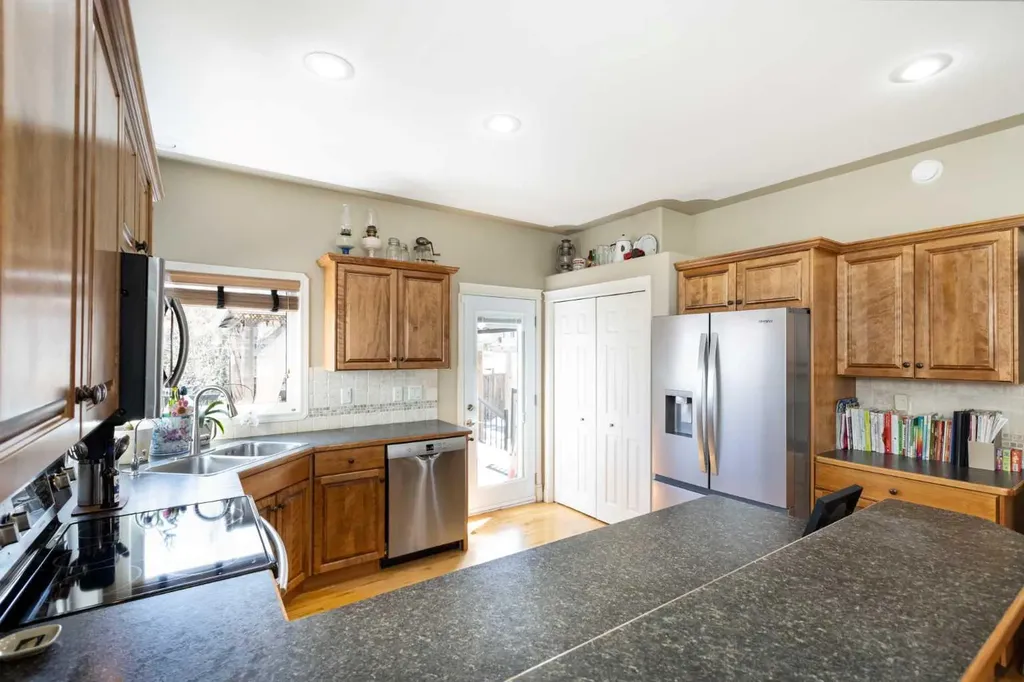 482 Wishart Street Red Deer AB T4N 7E9