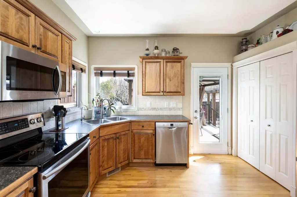 482 Wishart Street Red Deer AB T4N 7E9