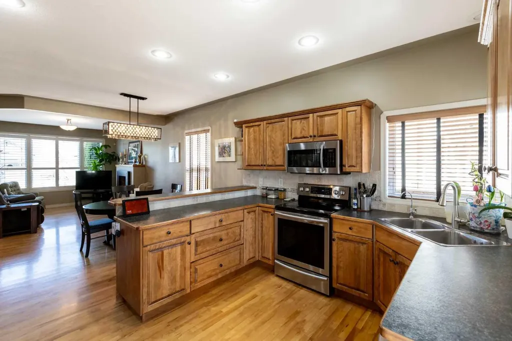 482 Wishart Street Red Deer AB T4N 7E9
