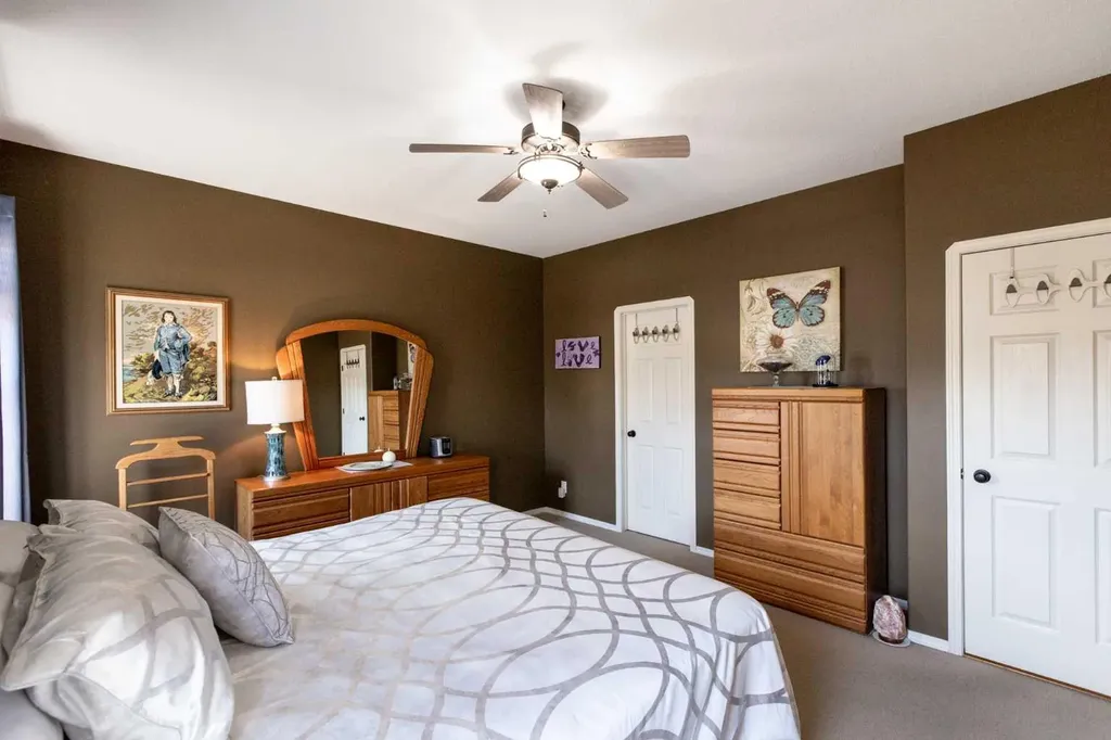 482 Wishart Street Red Deer AB T4N 7E9