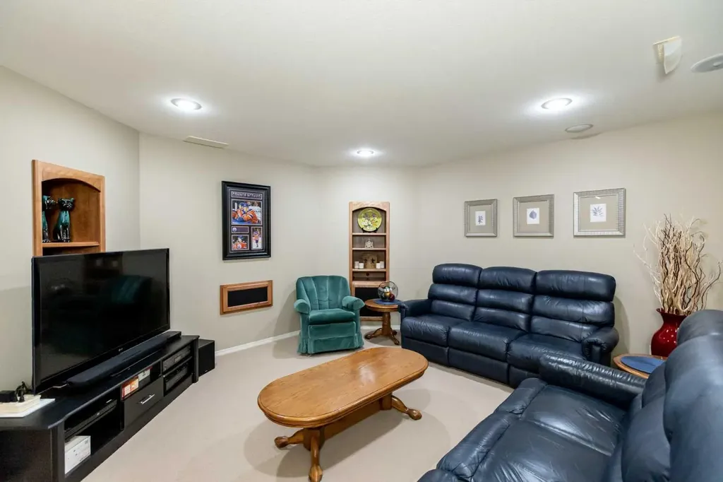 482 Wishart Street Red Deer AB T4N 7E9