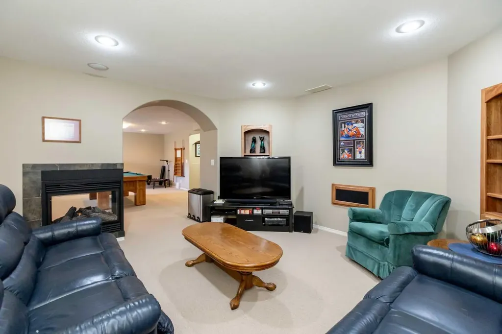 482 Wishart Street Red Deer AB T4N 7E9