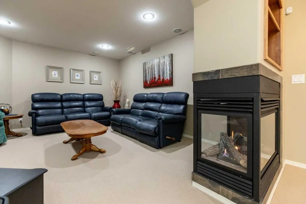 482 Wishart Street Red Deer AB T4N 7E9