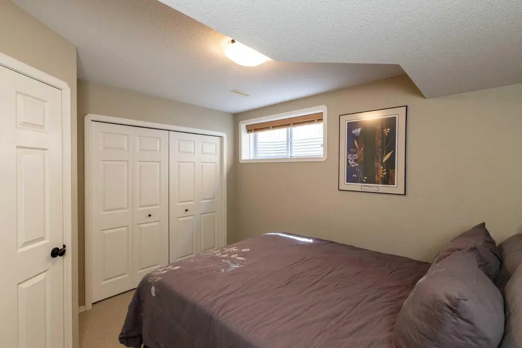 482 Wishart Street Red Deer AB T4N 7E9