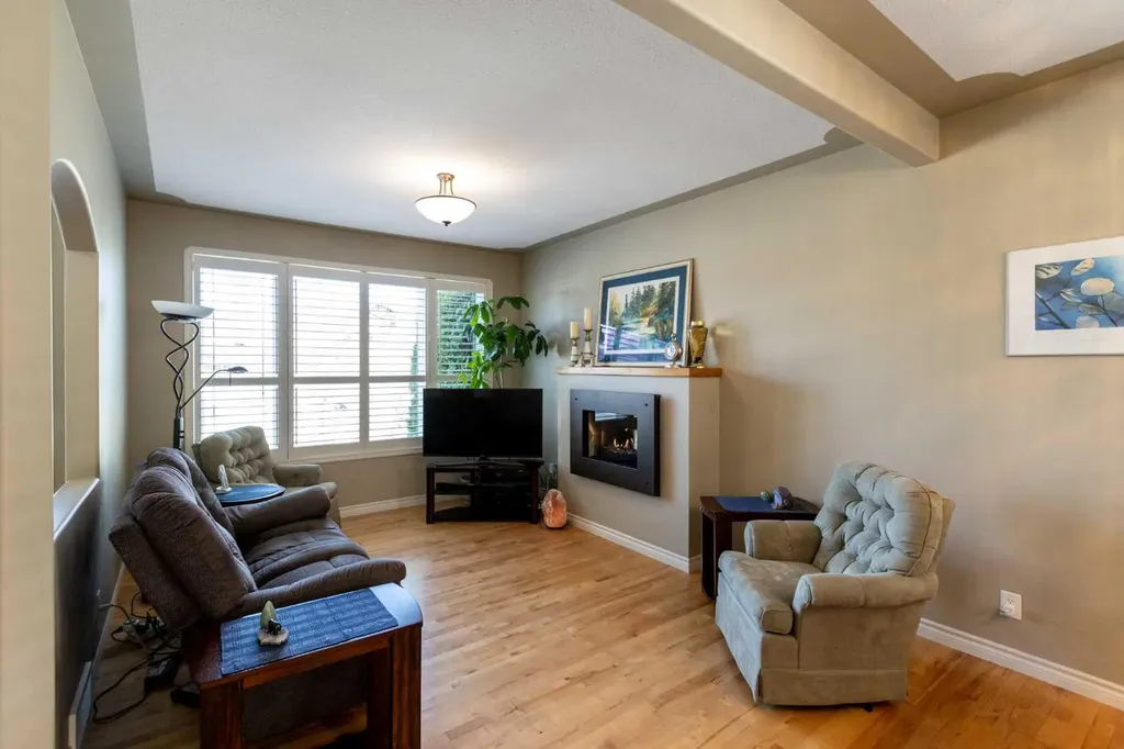 482 Wishart Street Red Deer AB T4N 7E9
