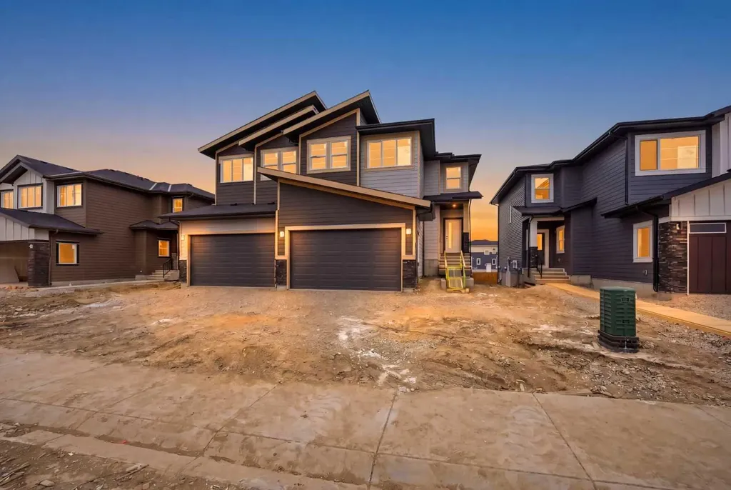 30 Waterford Mews Chestermere AB T1X 3B4