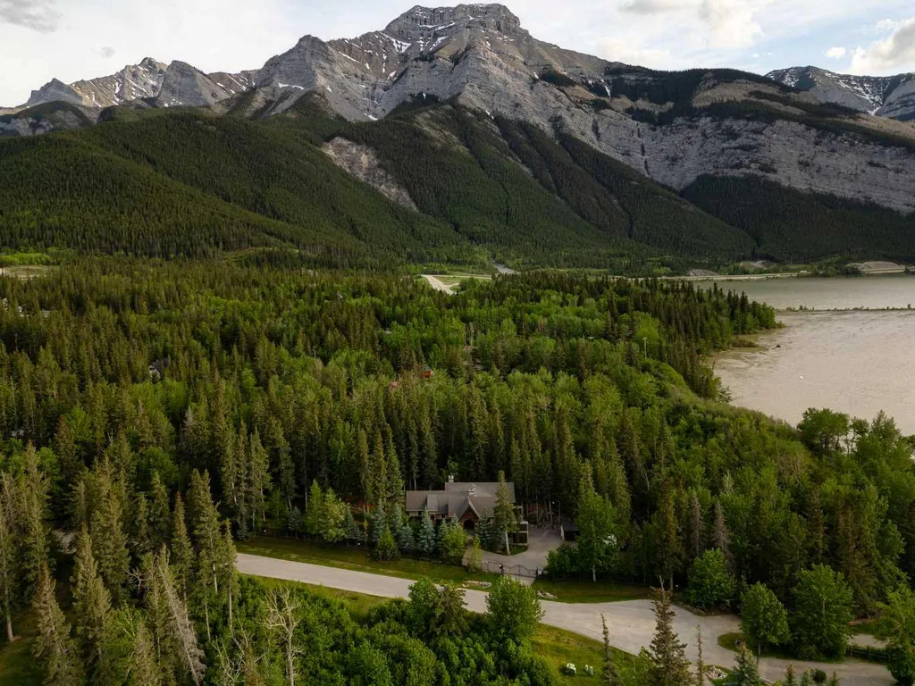 9 Mountaineer Close Lac Des Arcs AB T1W2W3
