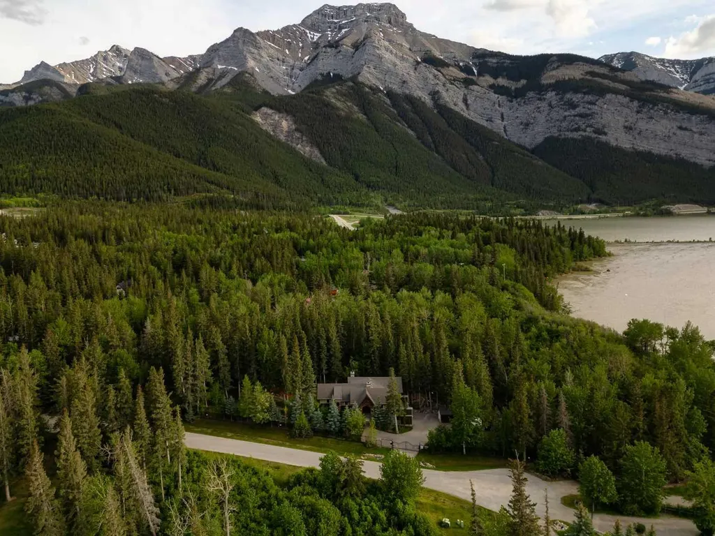 9 Mountaineer Close Lac Des Arcs AB T1W2W3