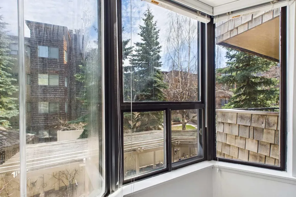 3730 50 Street NW Calgary AB T3A 2V9