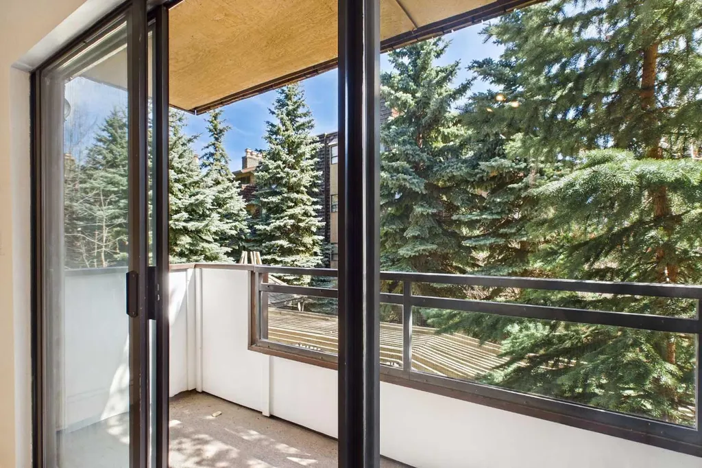 3730 50 Street NW Calgary AB T3A 2V9
