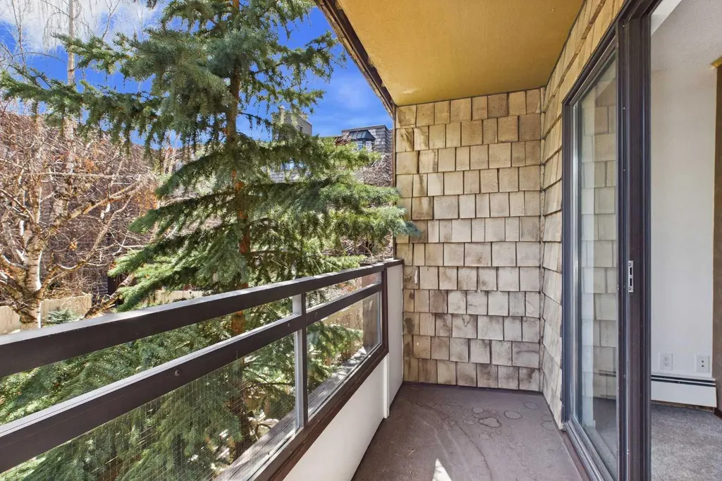 3730 50 Street NW Calgary AB T3A 2V9