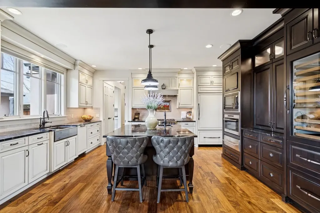 4315 17 Street SW Calgary AB T2T 4P9