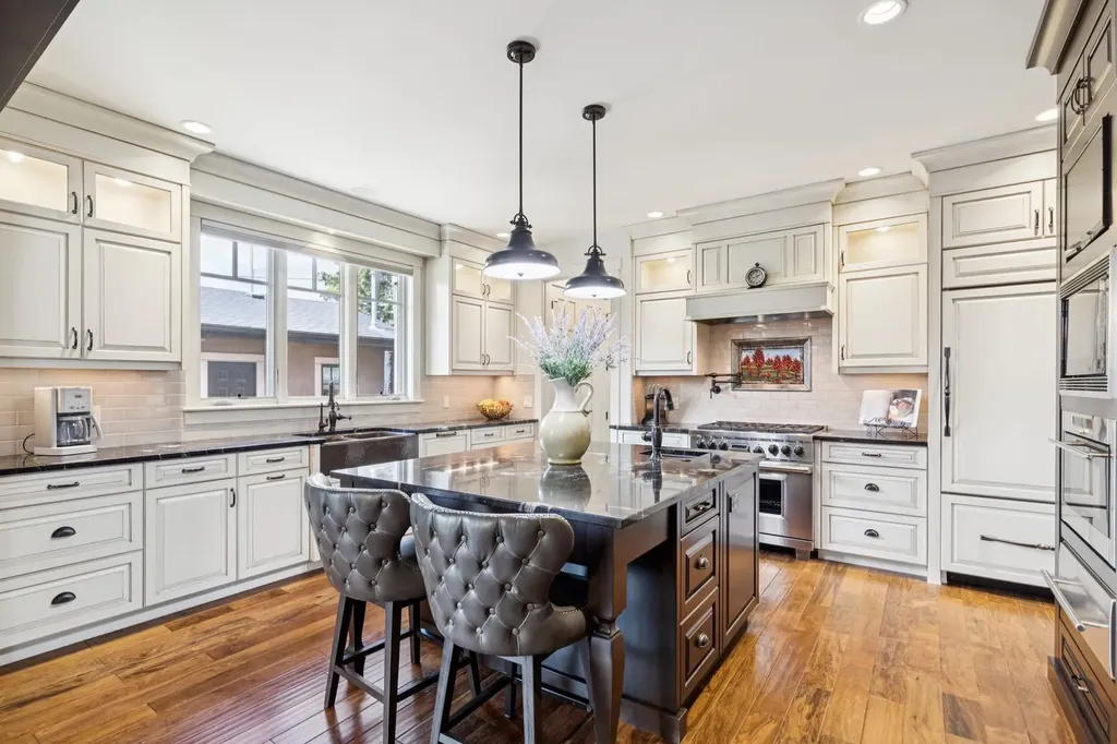 4315 17 Street SW Calgary AB T2T 4P9