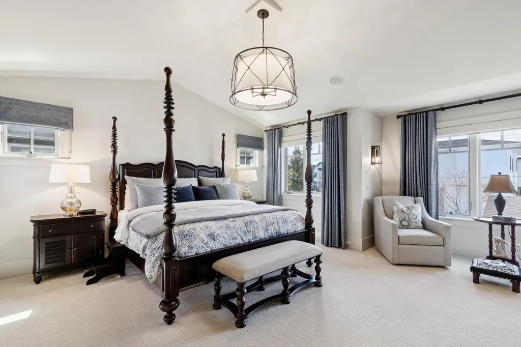 4315 17 Street SW Calgary AB T2T 4P9