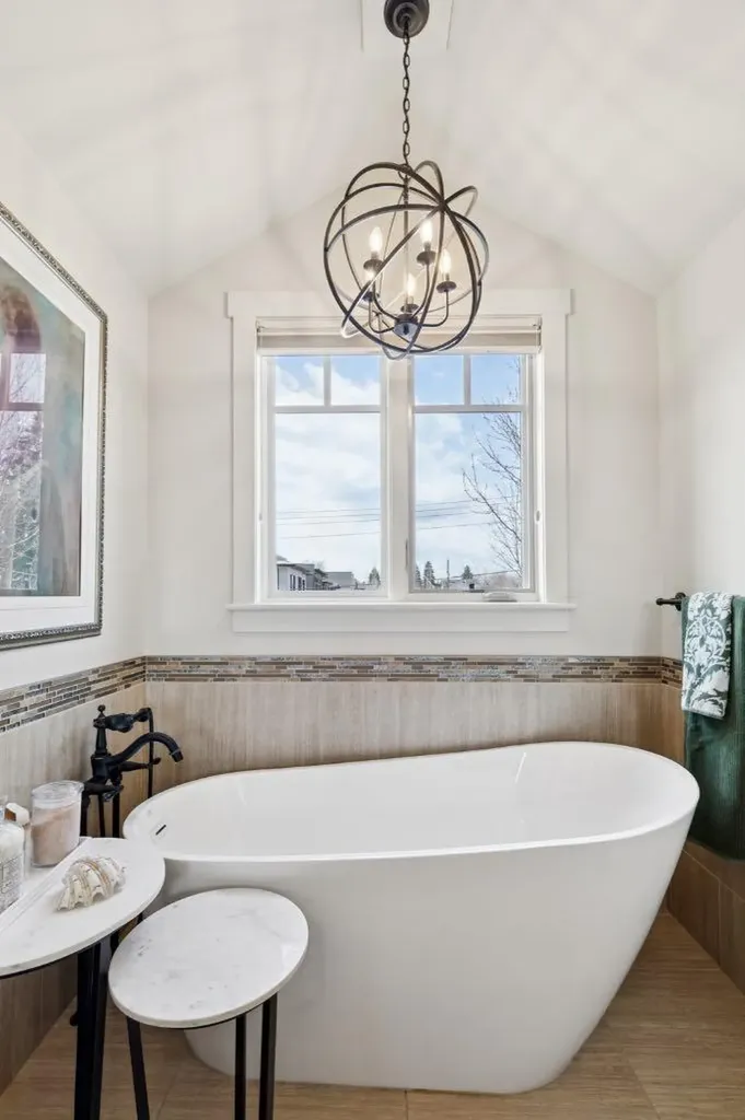 4315 17 Street SW Calgary AB T2T 4P9