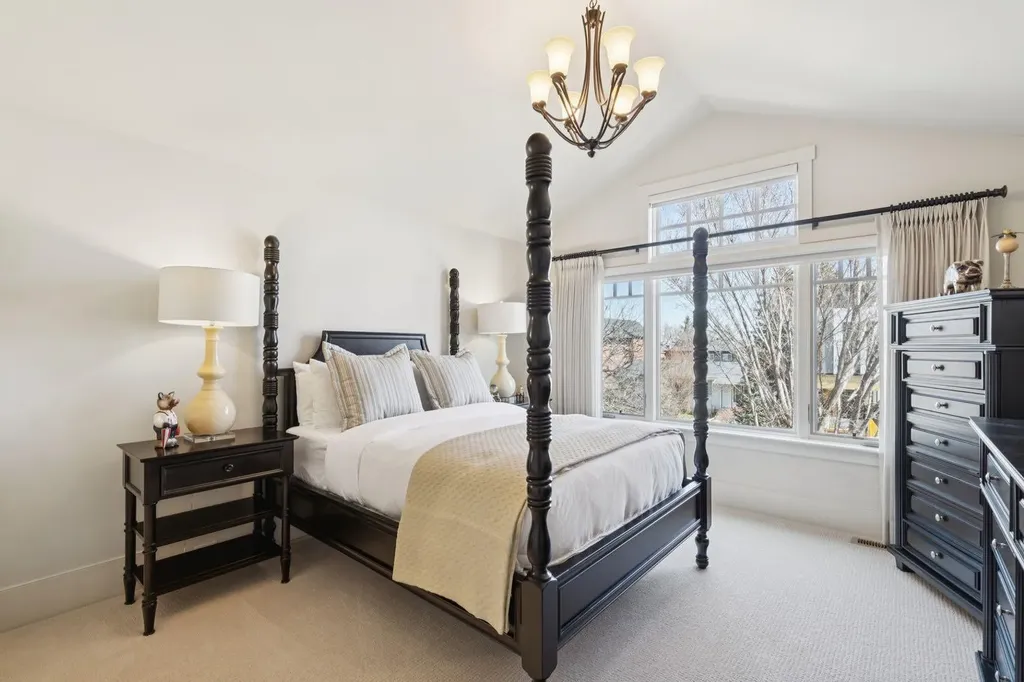 4315 17 Street SW Calgary AB T2T 4P9