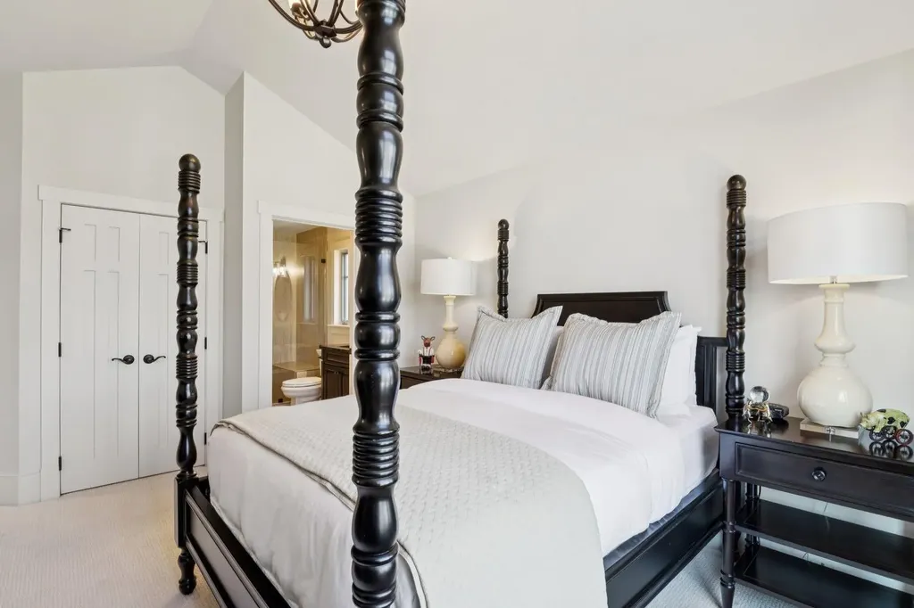 4315 17 Street SW Calgary AB T2T 4P9