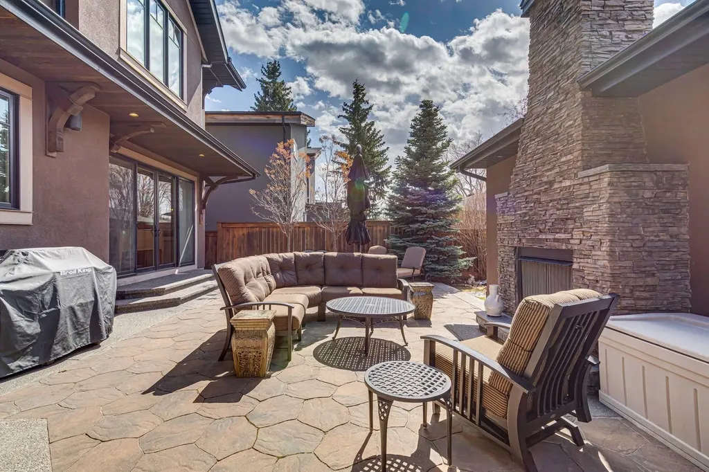 4315 17 Street SW Calgary AB T2T 4P9