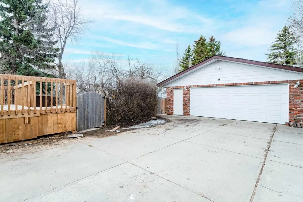 5306 57 Avenue Olds AB T4H 1J3