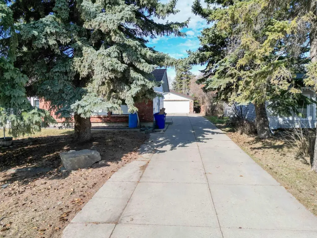 5306 57 Avenue Olds AB T4H 1J3
