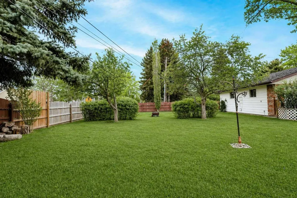 5306 57 Avenue Olds AB T4H 1J3