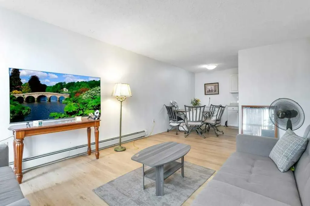 4904 54 Street Red Deer AB T4N2G8