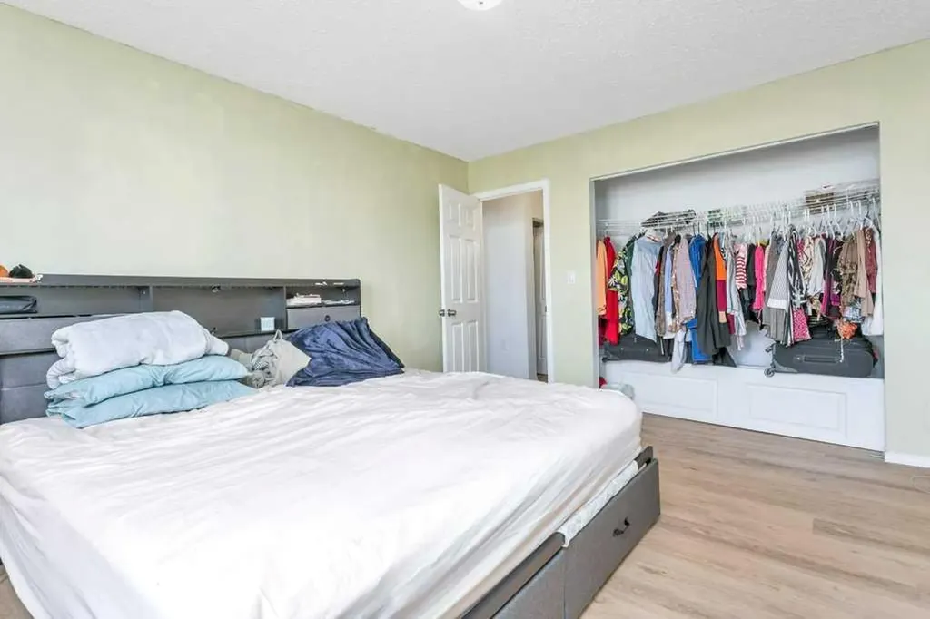 4904 54 Street Red Deer AB T4N2G8