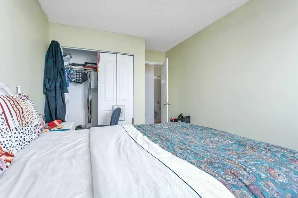 4904 54 Street Red Deer AB T4N2G8