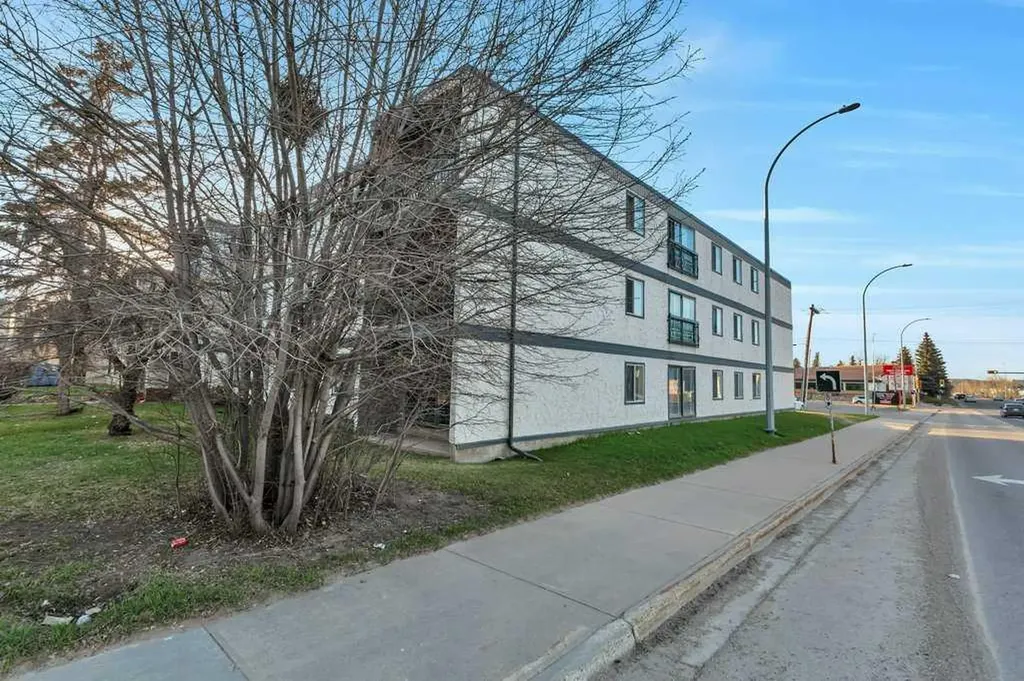 4904 54 Street Red Deer AB T4N2G8