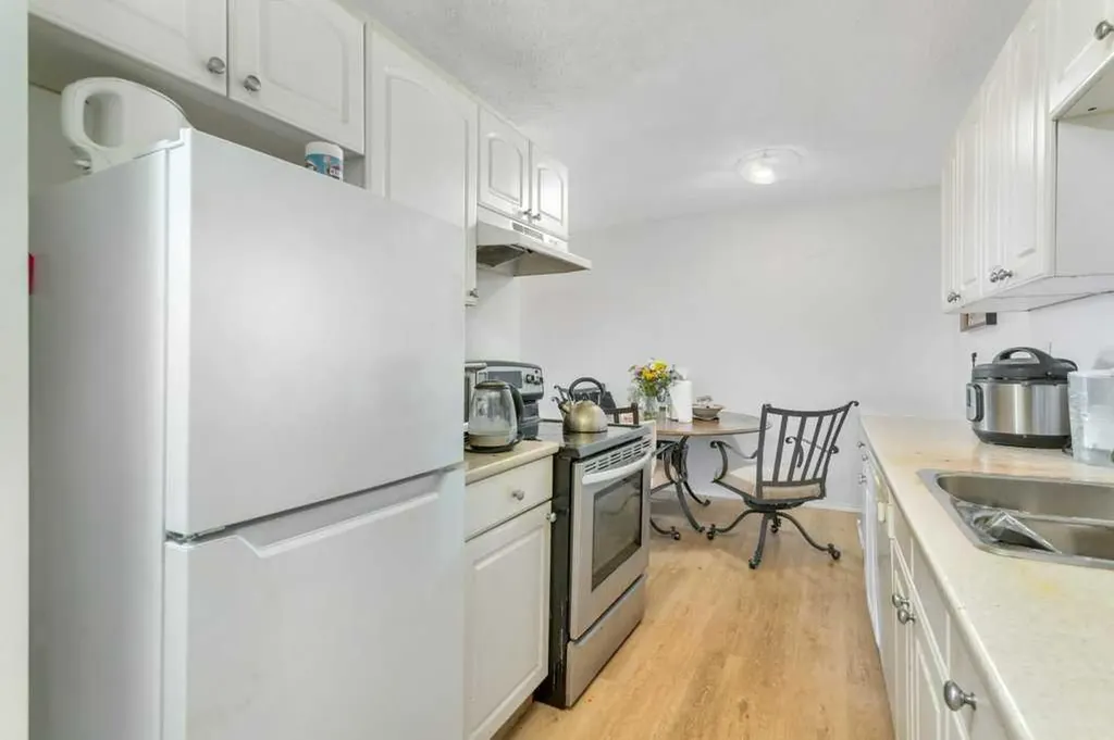 4904 54 Street Red Deer AB T4N2G8